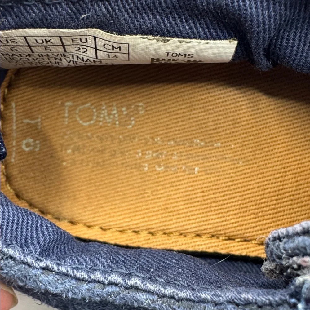 TOMS Tiny TOMS Navy Twill Brogue Sneakers Toddler Size 6 Slip-On Casual Shoes - Picture 10 of 13